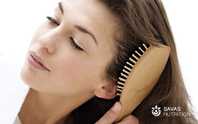 Mái tóc cần được cung cấp độ ẩm để luôn chắc khoẻ.